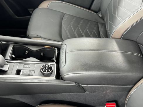 Certified 2025 Nissan Pathfinder Platinum AWD/4WD image 37