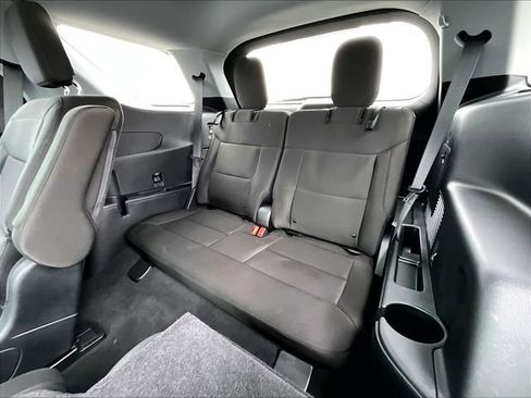 Used 2023 Ford Explorer XLT image 16