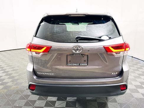Used 2019 Toyota Highlander XLE image 4