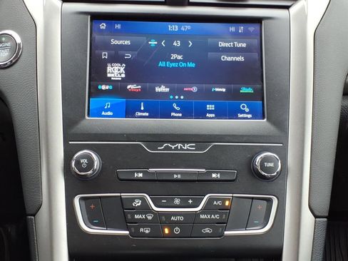 Used 2020 Ford Fusion SE FWD image 15