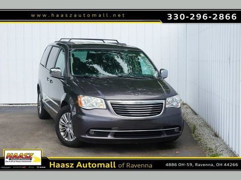 Used 2016 Chrysler Town & Country Touring-L FWD image 1