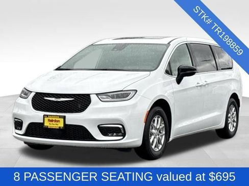 New 2026 Chrysler Pacifica Select image 4