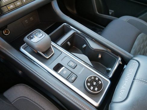 Used 2022 Nissan Pathfinder SV AWD/4WD image 24