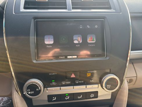 Used 2014 Toyota Camry LE image 9