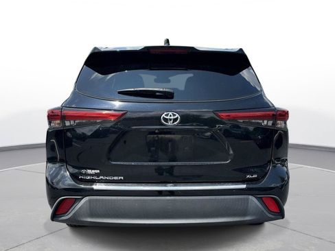 Used 2022 Toyota Highlander XLE FWD image 7