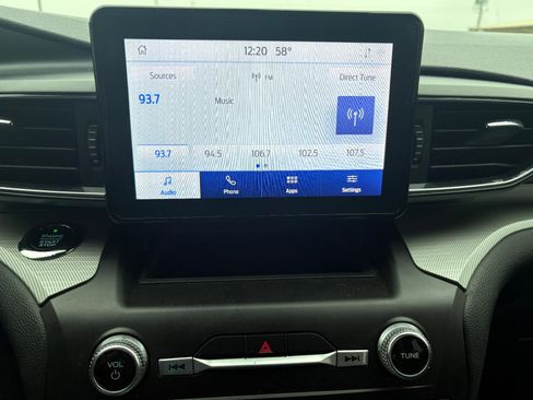 Used 2020 Ford Explorer XLT w/ Equipment Group 202A AWD/4WD image 24