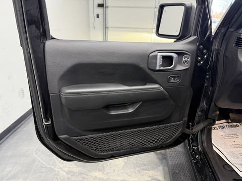 Used 2021 Jeep Wrangler Unlimited Sahara image 11
