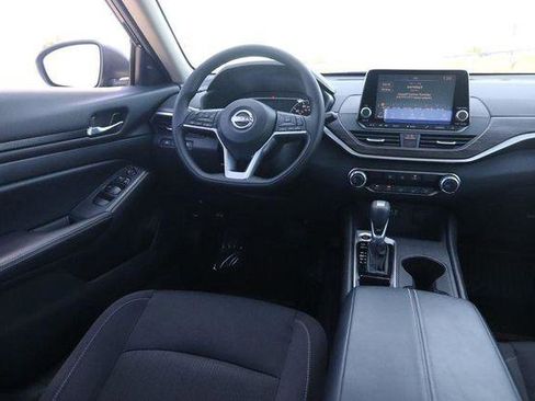 Used 2025 Nissan Altima 2.5 SV FWD image 20