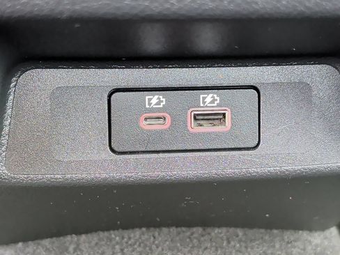 Used 2025 Nissan Altima 2.5 SV FWD image 32