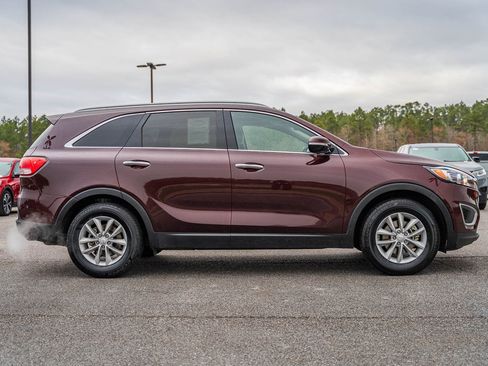 Used 2018 Kia Sorento LX image 8