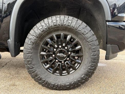 Used 2021 Chevrolet Silverado 2500 LT w/ Midnight Edition AWD/4WD image 12