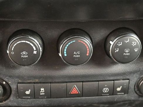 Used 2016 Jeep Wrangler Unlimited Sahara w/ Connectivity Group AWD/4WD image 19