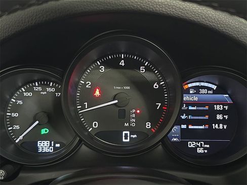 Certified 2025 Porsche Macan image 15