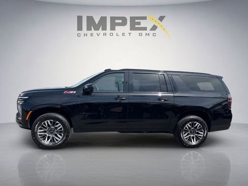 Used 2025 Chevrolet Suburban Z71 AWD/4WD image 2