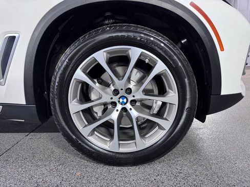 Used 2022 BMW X5 xDrive40i w/ Executive Package AWD/4WD image 5