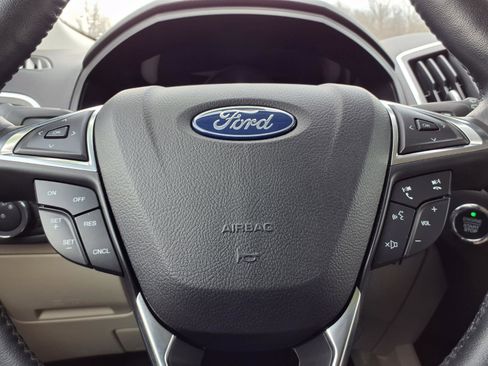 Used 2023 Ford Edge Titanium image 16