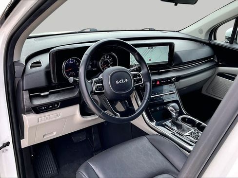 Used 2023 Kia Carnival EX FWD image 16