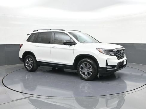 Certified 2024 Honda Passport TrailSport image 17
