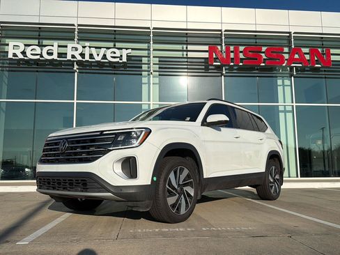 Used 2024 Volkswagen Atlas SE FWD image 1