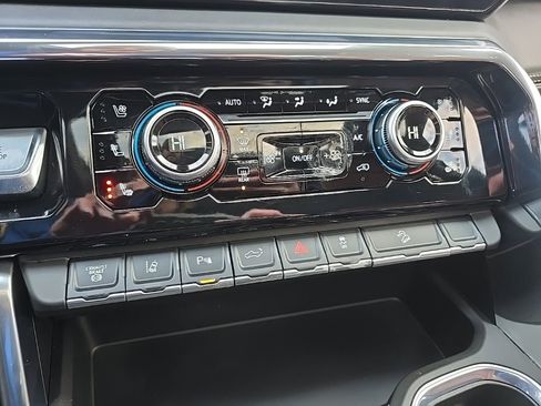 Used 2025 GMC Sierra 2500 Denali Ultimate image 22