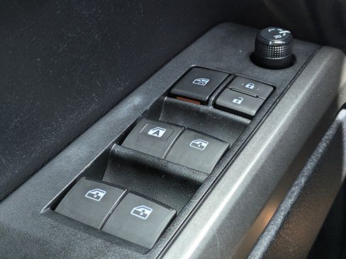 Used 2020 Toyota Tacoma SR5 RWD image 21