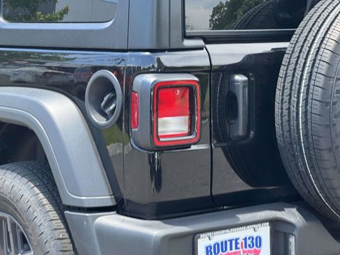Used 2025 Jeep Wrangler Unlimited Sport AWD/4WD image 8