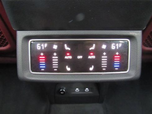 Used 2022 Audi e-tron S Prestige w/ Prestige Package image 33