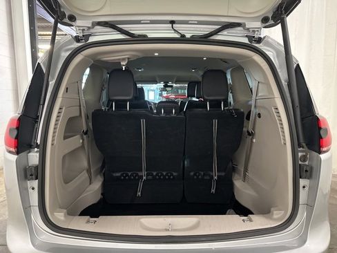 Used 2024 Chrysler Pacifica Touring-L image 33