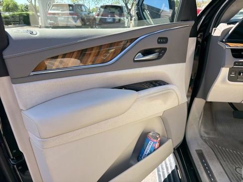 Used 2024 Cadillac Escalade ESV Sport Platinum w/ LPO, ONYX Package AWD/4WD image 4