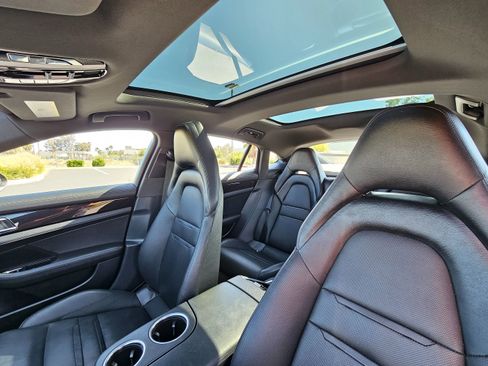 Used 2018 Porsche Panamera image 39