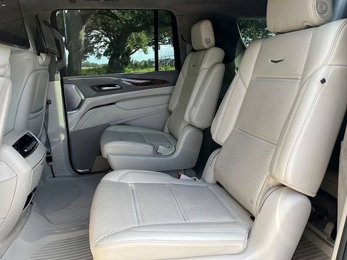 Used 2024 Cadillac Escalade ESV Premium Luxury Platinum AWD/4WD image 15
