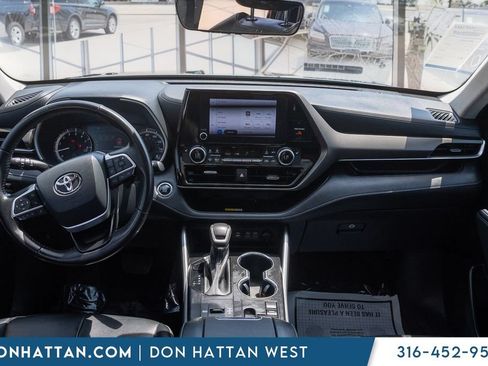 Used 2023 Toyota Highlander XLE FWD image 4