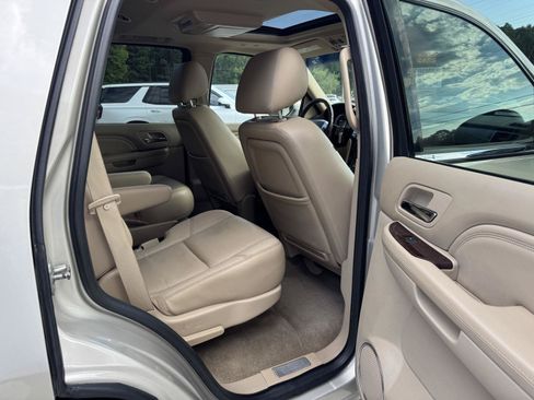 Used 2013 Cadillac Escalade Luxury RWD image 16