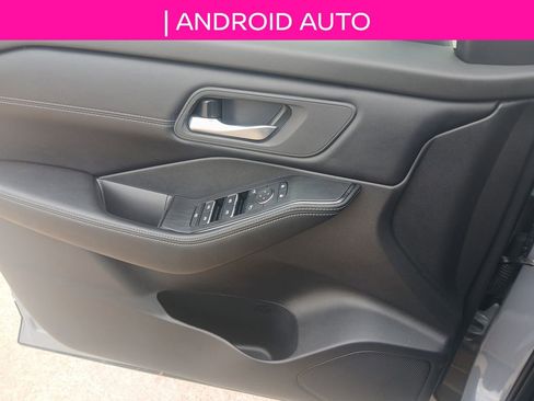 Used 2025 Nissan Rogue SL image 11