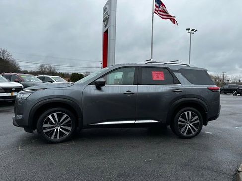 Certified 2024 Nissan Pathfinder Platinum image 4