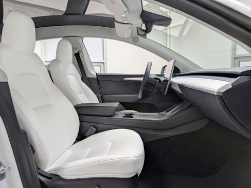 Used 2022 Tesla Model Y Long Range image 24