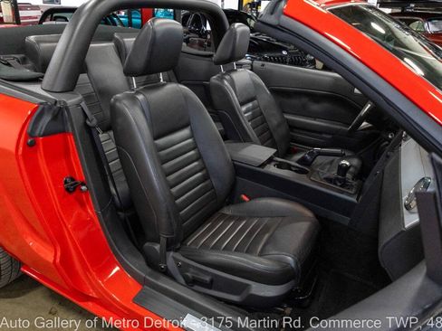 Used 2005 Ford Mustang GT Premium RWD image 40