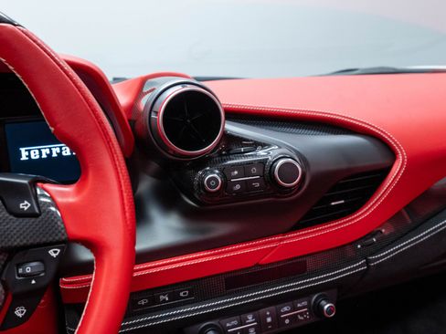 Used 2021 Ferrari F8 Tributo RWD image 16