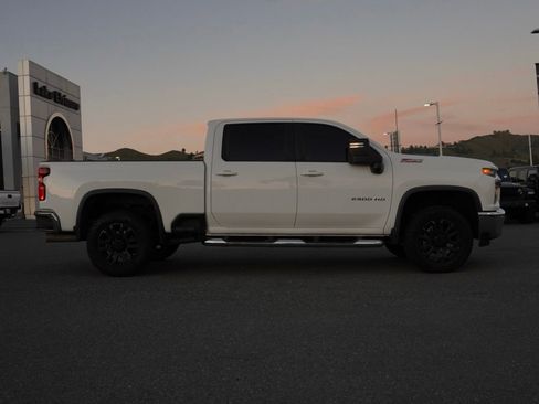 Used 2022 Chevrolet Silverado 2500 LT w/ Convenience Package image 3