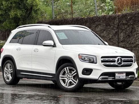 Used 2021 Mercedes-Benz GLB 250 w/ Premium Package image 2