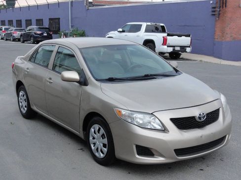 Used 2010 Toyota Corolla LE FWD image 2