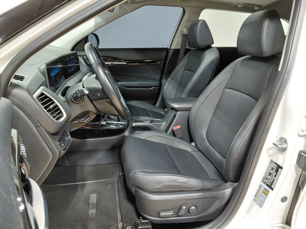 Used 2024 Kia Seltos EX AWD/4WD image 19