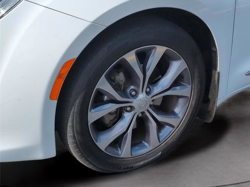 Used 2018 Chrysler Pacifica Limited FWD image 35