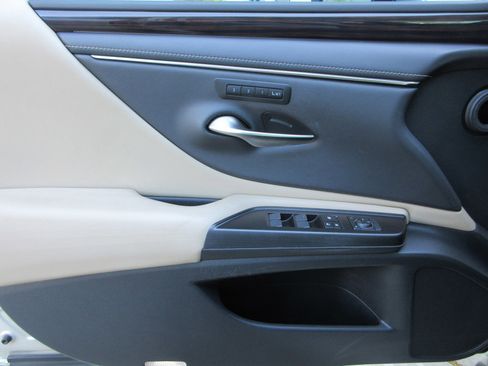 Used 2019 Lexus ES 350 w/ Accessory Package 2 FWD image 27