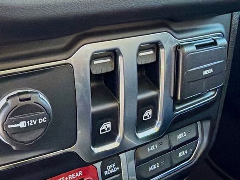 Used 2025 Jeep Wrangler Rubicon image 21