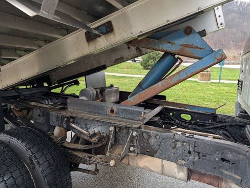 Used 2022 Ford F550 4x4 Regular Cab Super Duty w/ Power Equipment Group image 23