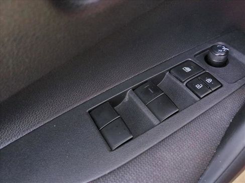 Used 2020 Toyota Corolla LE image 11