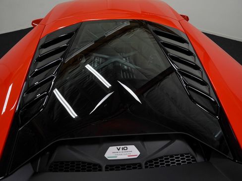 Used 2020 Lamborghini Huracan EVO RWD image 26