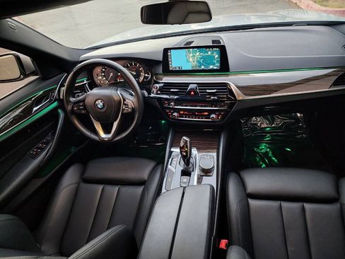 Used 2018 BMW 530i RWD image 11