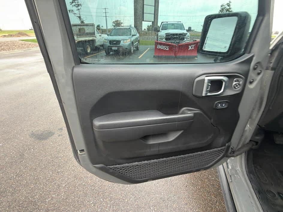 Used 2023 Jeep Gladiator Sport AWD/4WD image 9